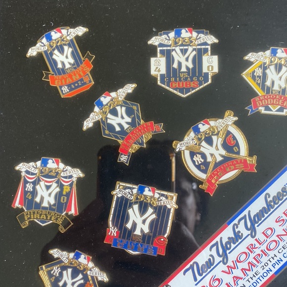 Calling all Yankees fans! Collectible pin collection in a beautiful wooden case - Picture 5 of 6